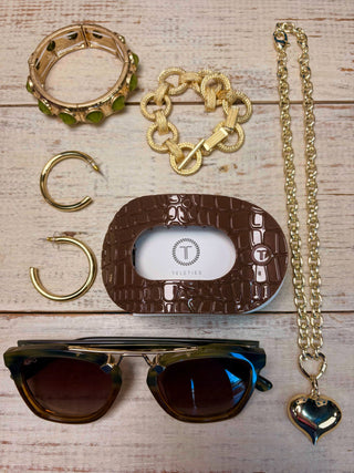 accessories flat lay mage 