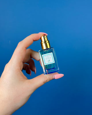 Acqua dell'Elba Blu Women's Eau de Parfum 0.5 fl oz travel-size perfume made in Italy with fresh floral and woody Mediterranean-inspired notes.