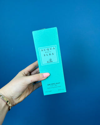 Shop the Acqua dell'Elba Arcipelago Uomo Men's Body Lotion. This luxurious Italian body lotion hydrates skin with a fresh aquatic and woody fragrance.