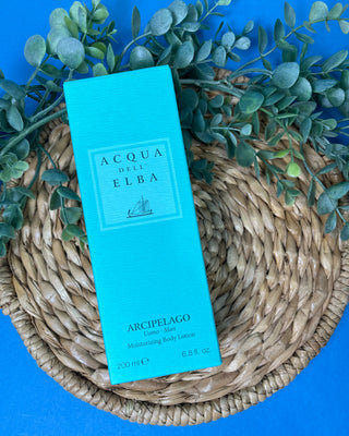 Shop the Acqua dell'Elba Arcipelago Uomo Men's Body Lotion. This luxurious Italian body lotion hydrates skin with a fresh aquatic and woody fragrance.