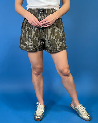 Lulu Mac camo print shorts featuring an elastic waistband, relaxed fit, side pockets, and a comfortable lightweight design.