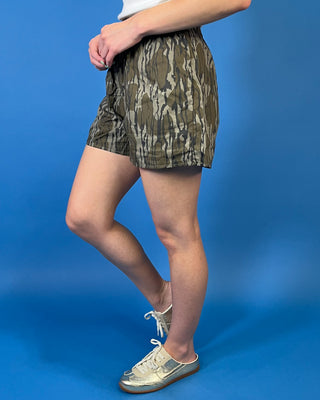 Lulu Mac camo print shorts featuring an elastic waistband, relaxed fit, side pockets, and a comfortable lightweight design.