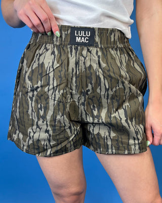 Lulu Mac camo print shorts featuring an elastic waistband, relaxed fit, side pockets, and a comfortable lightweight design.