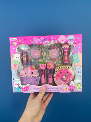Hot Focus Besties Forever Play Set Including Notepads, Pens, Friendship Bracelets, as well as lip balms. 