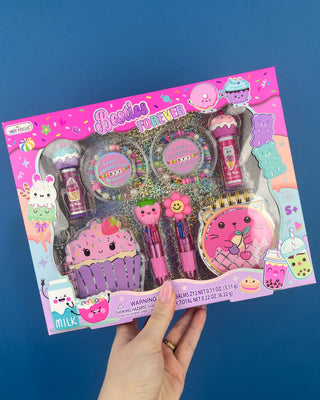 Hot Focus Besties Forever Play Set Including Notepads, Pens, Friendship Bracelets, as well as lip balms. 