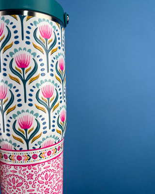 Shop the Swig To-Go Tumbler 30oz featuring a leakproof lid, folding carry handle, reusable straw, and triple insulation for all-day hot or cold drinks.