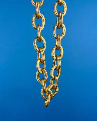 Shop the Keri Gold Link Necklace featuring bold textured oval links, an adjustable extender chain, and a timeless gold statement design.