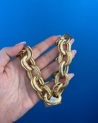 Shop the Keri Gold Link Necklace featuring bold textured oval links, an adjustable extender chain, and a timeless gold statement design.