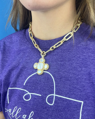 Shop the Chunky MOP Matte Gold Necklace featuring a mother-of-pearl quatrefoil pendant, chunky matte gold paperclip chain, and adjustable fit.