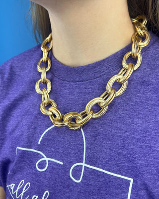 Shop the Keri Gold Link Necklace featuring bold textured oval links, an adjustable extender chain, and a timeless gold statement design.