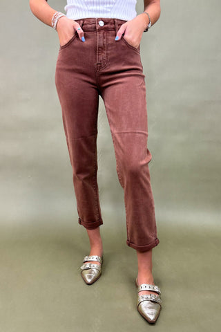 Women’s brown straight-leg jeans with pockets