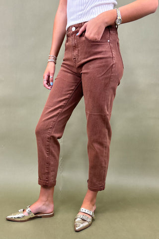 Women’s brown straight-leg jeans with pockets