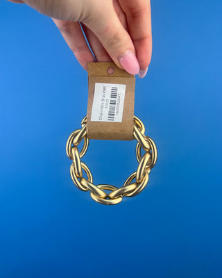 Shop the Chain-Link Bracelet featuring oversized matte gold links and a comfortable stretch design for effortless everyday style.