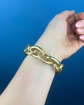 Shop the Chain-Link Bracelet featuring oversized matte gold links and a comfortable stretch design for effortless everyday style.