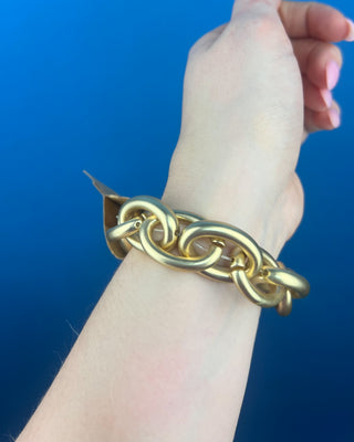 Shop the Chain-Link Bracelet featuring oversized matte gold links and a comfortable stretch design for effortless everyday style.