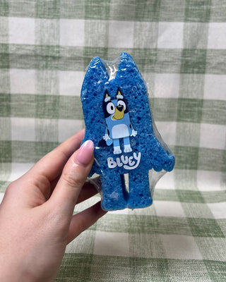 Shop the Bluey x Spongellé Sponge with Built-In Body Wash in Berry Blast. Features an adorable Bluey design, fruity fragrance, and 14+ washes.