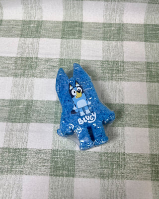 Shop the Bluey x Spongellé Sponge with Built-In Body Wash in Berry Blast. Features an adorable Bluey design, fruity fragrance, and 14+ washes.