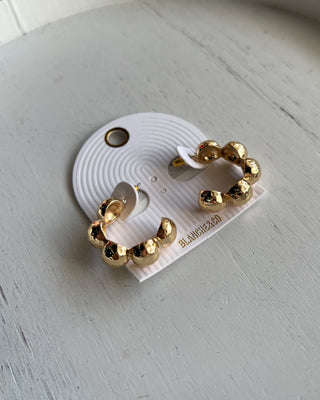 textured gold beads and a bold open-hoop design. Perfect for everyday outfits, date nights, and special occasions.