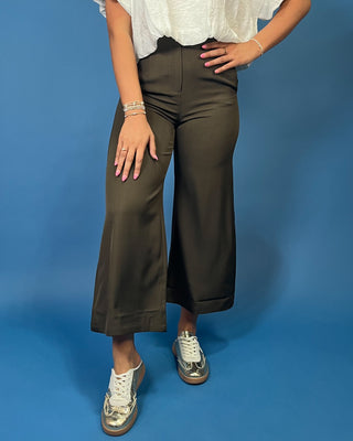 Wide Leg Pants featuring a flattering high-rise fit, comfortable stretch fabric, side pockets, and a timeless wide leg