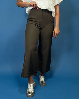 Wide Leg Pants featuring a flattering high-rise fit, comfortable stretch fabric, side pockets, and a timeless wide leg