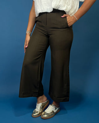 Wide Leg Pants featuring a flattering high-rise fit, comfortable stretch fabric, side pockets, and a timeless wide leg