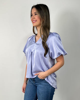 Soft and breezy in the prettiest periwinkle shade 💜 This flutter-sleeve blouse features a flattering v-neck with gentle pleating for that easy, flowy fit we love—perfect with your favorite denim and a simple heel for an effortlessly polished look.