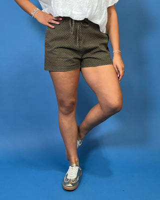 high-rise fit, adjustable tie waist, tailored silhouette, functional pockets, and classic micro polka dot print.