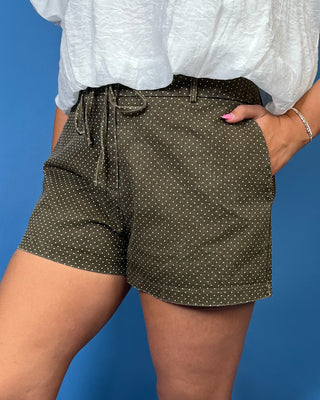 high-rise fit, adjustable tie waist, tailored silhouette, functional pockets, and classic micro polka dot print.