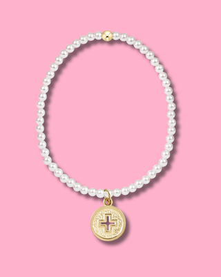 Pearl necklace with a gold pendant on a pink background