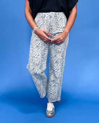 Light Leopard Baggy Wide Jeans bring a bold, fashion-forward vibe with an effortlessly relaxed fit